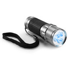 Linterna metálica compacta con 3 luce...